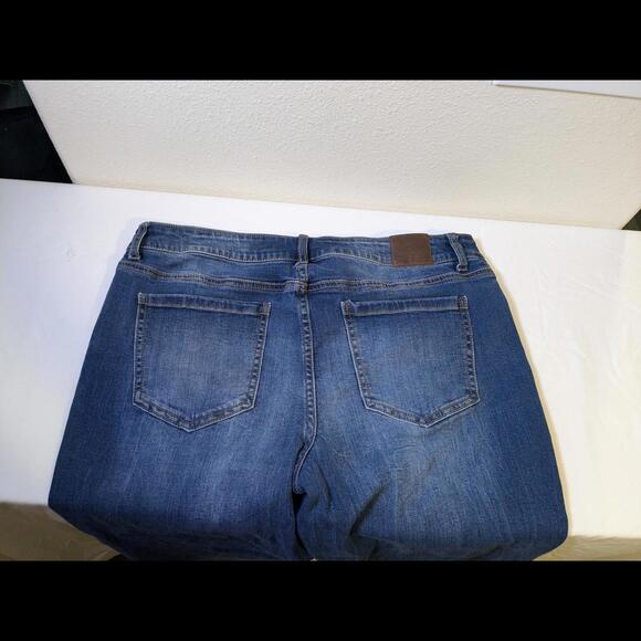 EUC Maurices Women's Slim Fit  Distressed Jeans - Size 12R - Classic Blue Denim - Picture 5 of 7